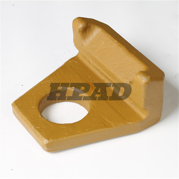 209-939-5170 Lip Shroud Installed Between Bucket Adapters